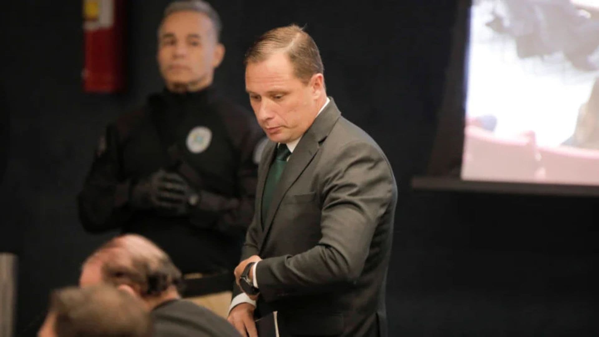 Mauro Cid se preparando para interrogatório com Alexandre de Moraes.