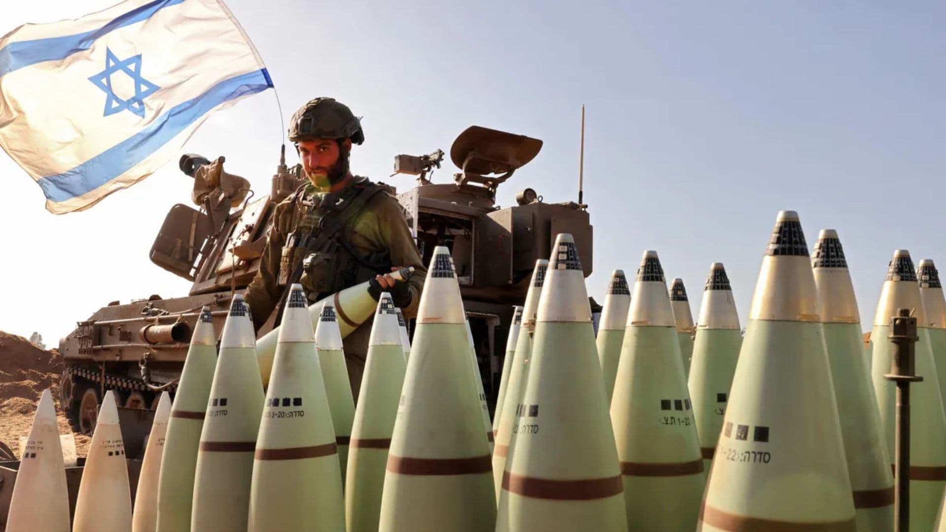 Militares de Israel com bombas.