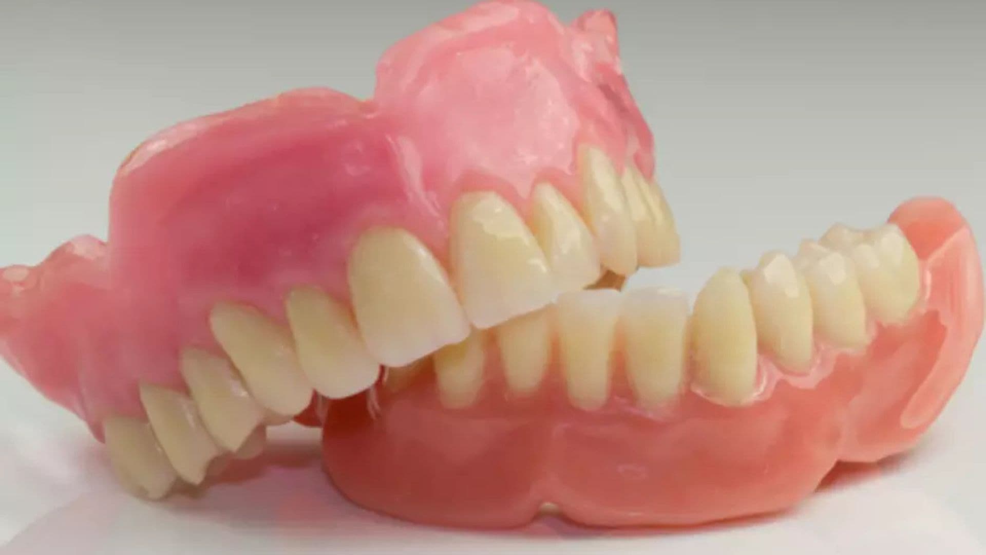 Dentadura, uma dessas quase causou a morte de Sikêra Jr.