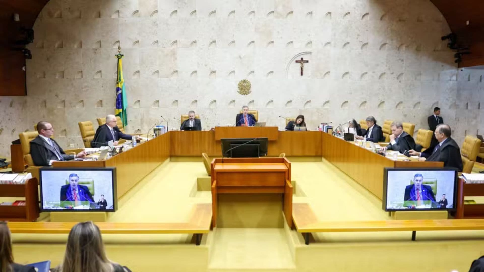 Ministros do STF reunidos em votação