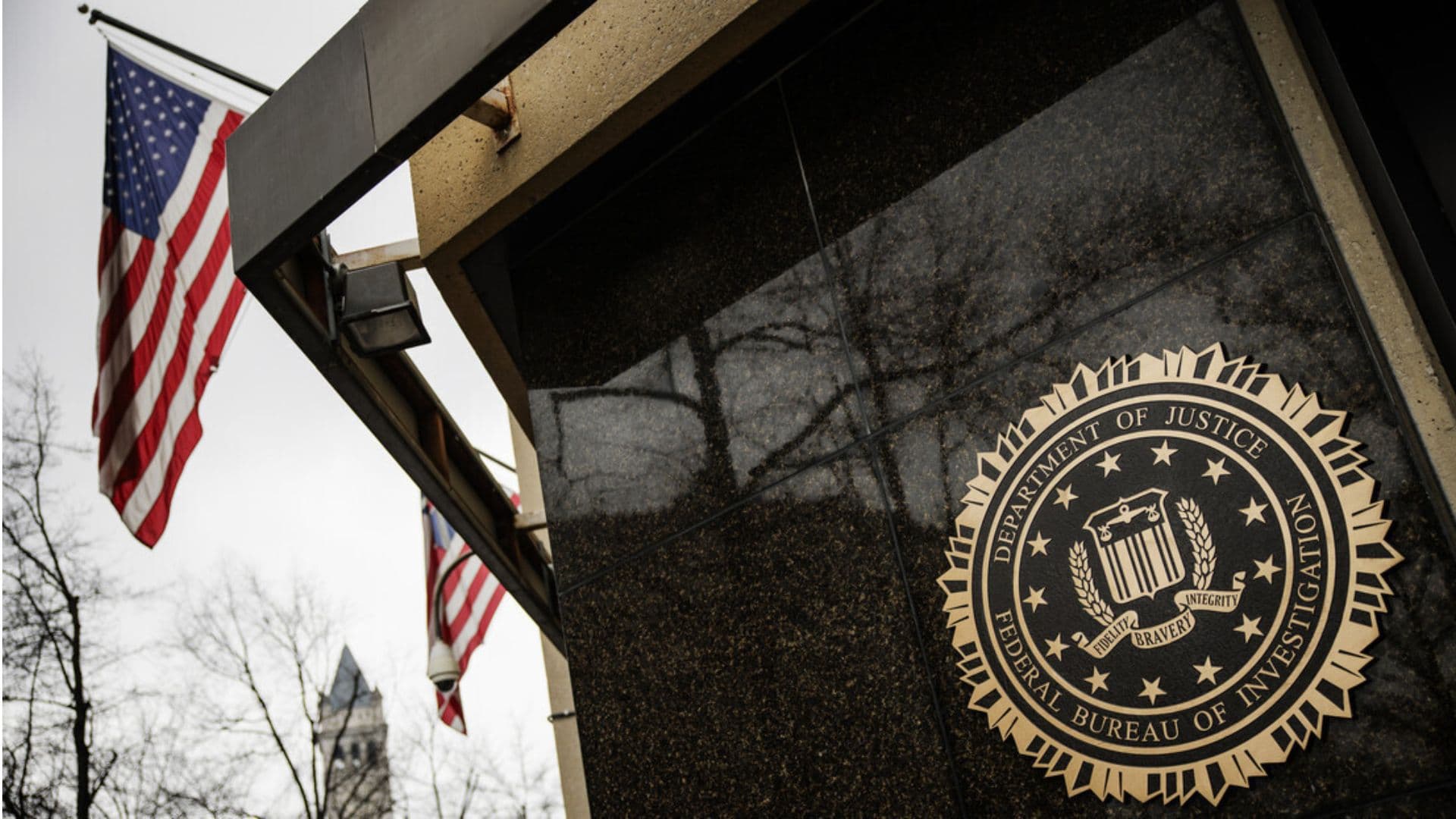 Relatório do Departamento de Justiça dos EUA revela operação de espionagem sofisticada.