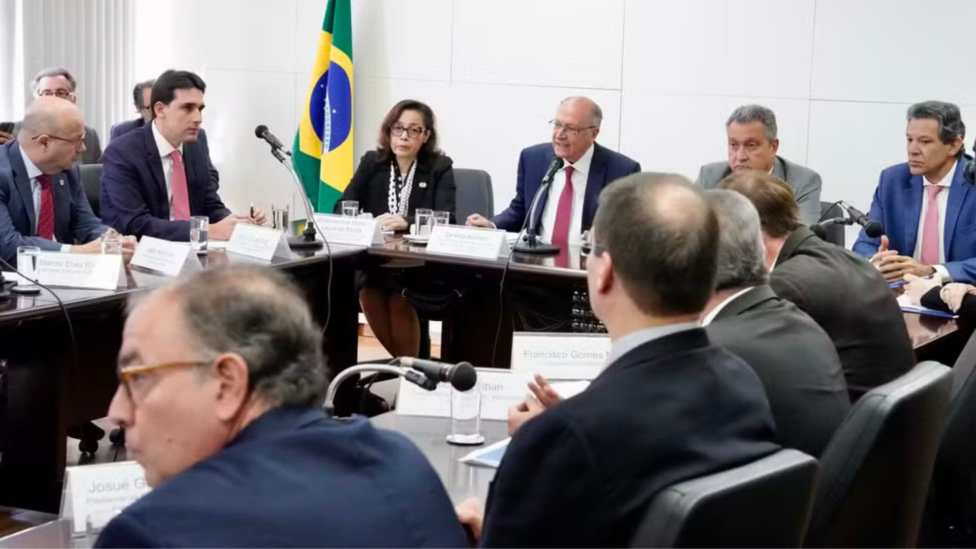 Imagem da reunião de Alckmin com empresários.