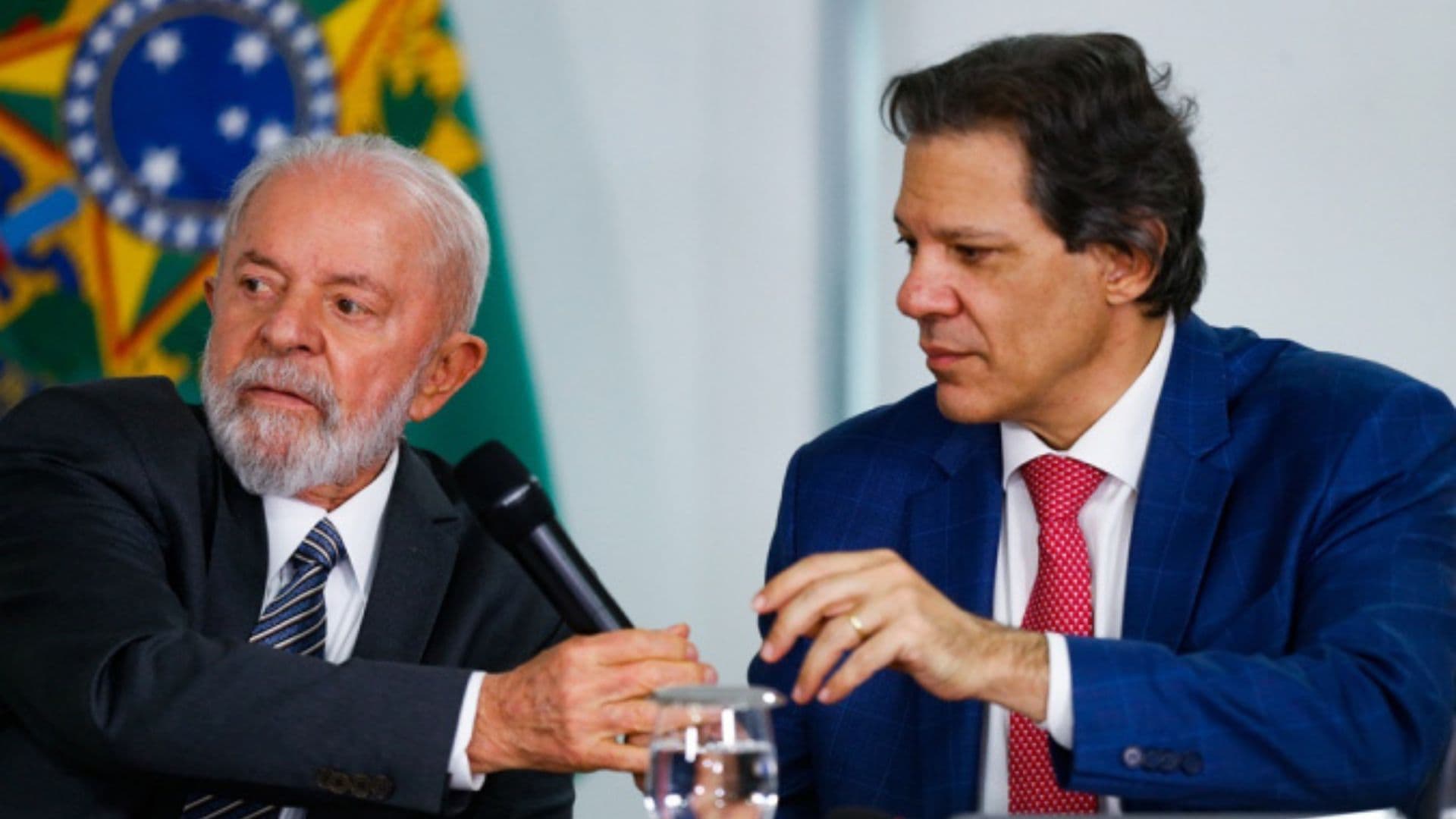 Lula e Haddad durante coletiva de imprensa.