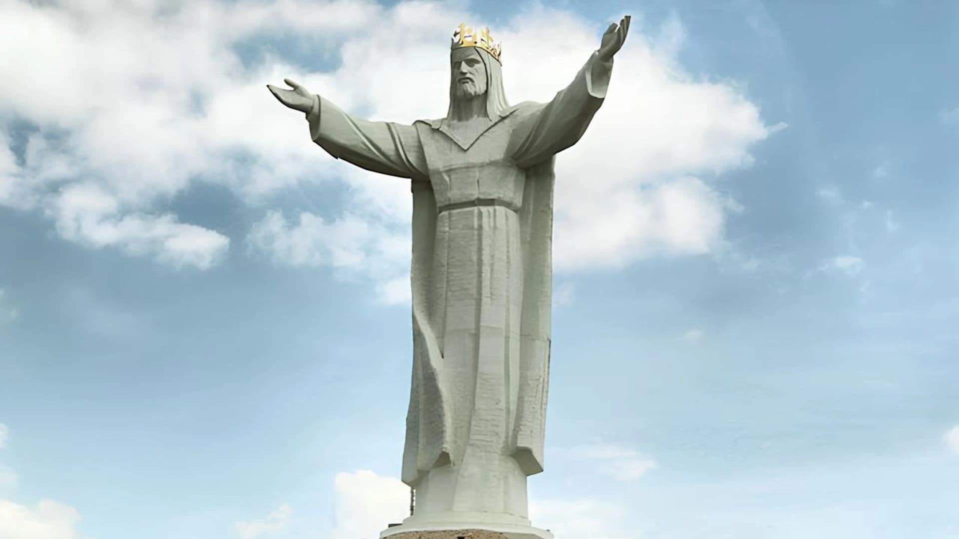 Estatua de Jesus Rei na polônia