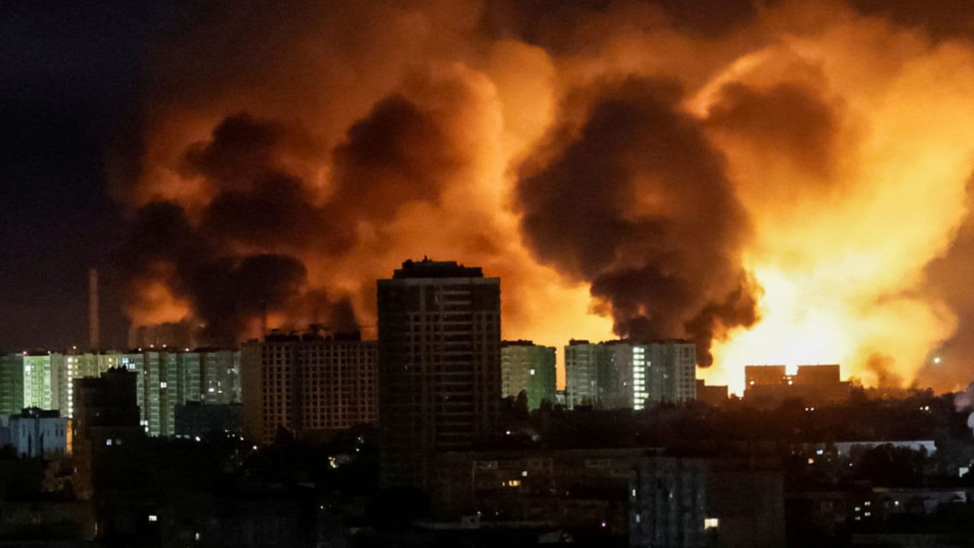 Explosão em Kiev durante ataque russo na cidade, Trump disse que ofensiva foi "nojenta".