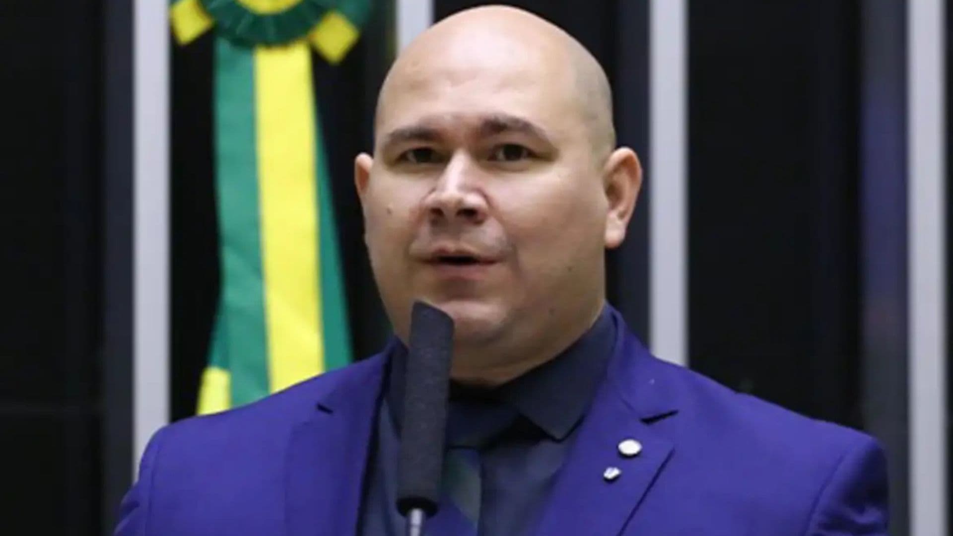 Prefeito de Cuiabá diz que professora não deve usar pronome neutro