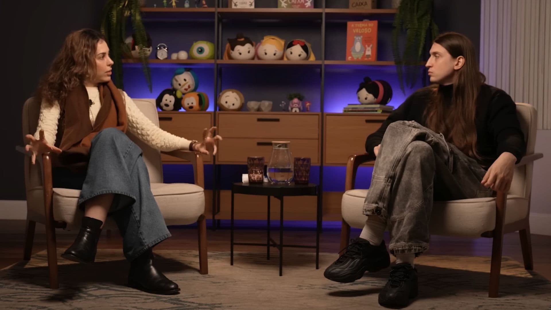 Psicóloga e Felca conversam sobre sexuliazação infantil durante o vídeo de denúncio feito pelo influenciador.