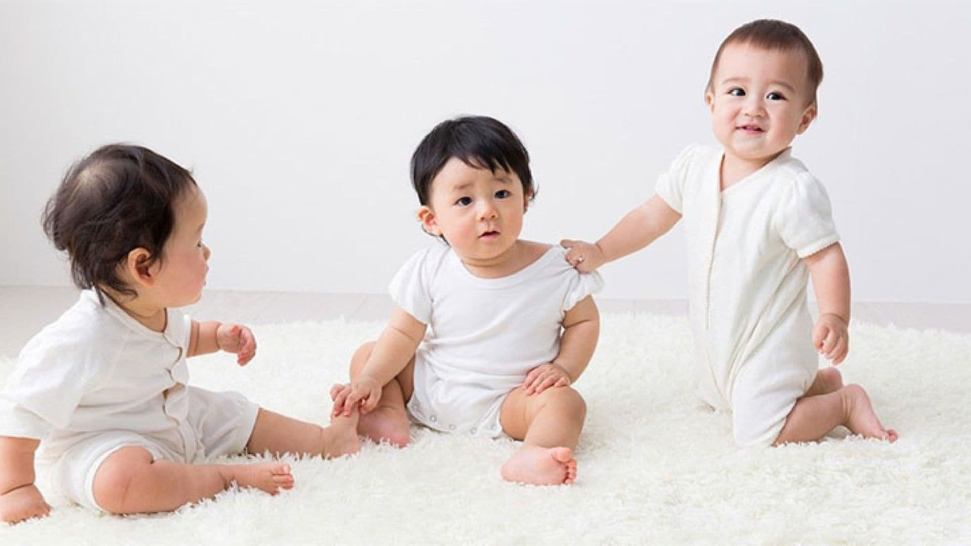 Bebês japoneses pequenos
