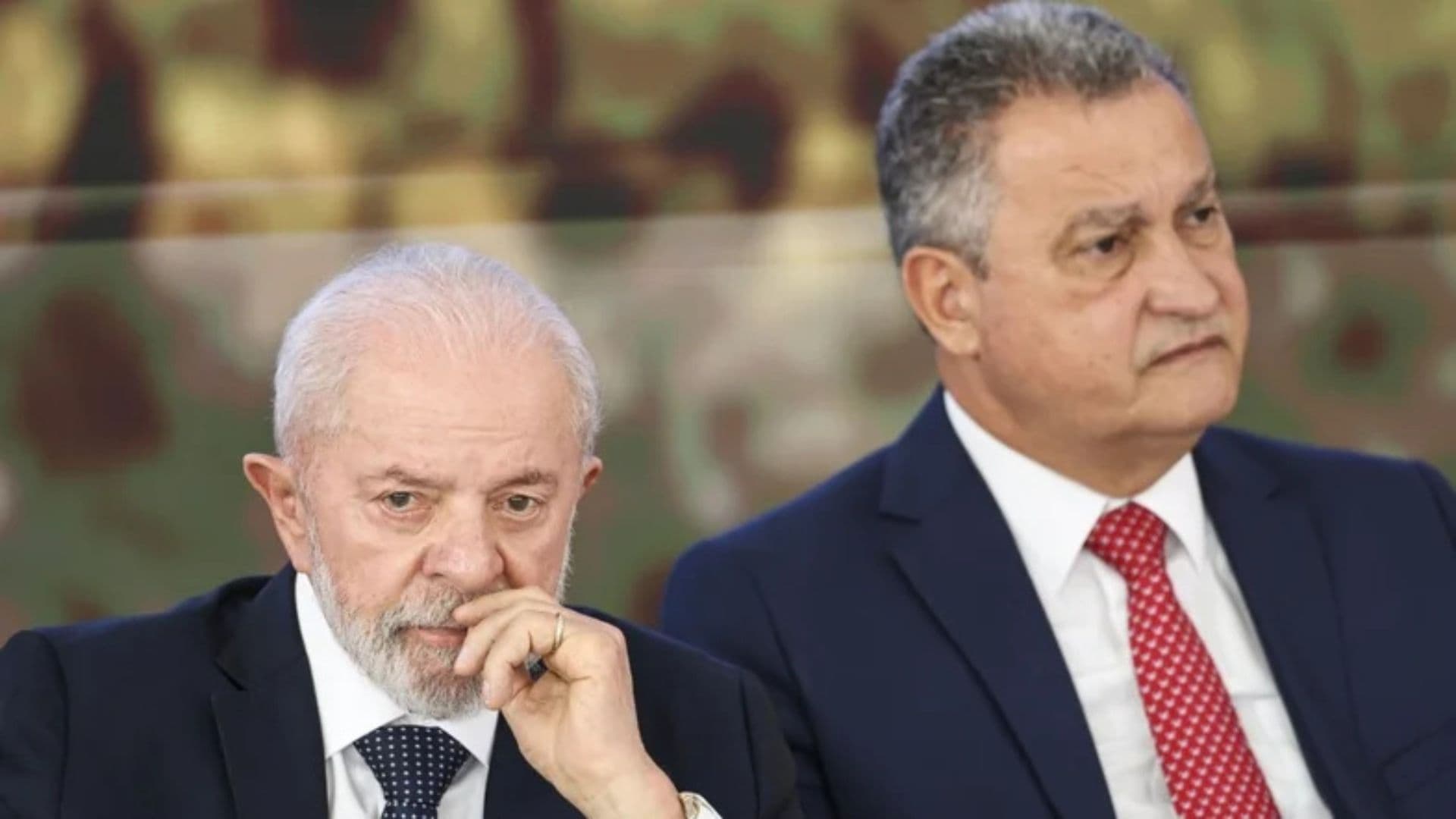 Lula e Rui Costa, ministro da Casa Civil disse que governo vai apresentar nova proposta para regulamentar redes sociais.