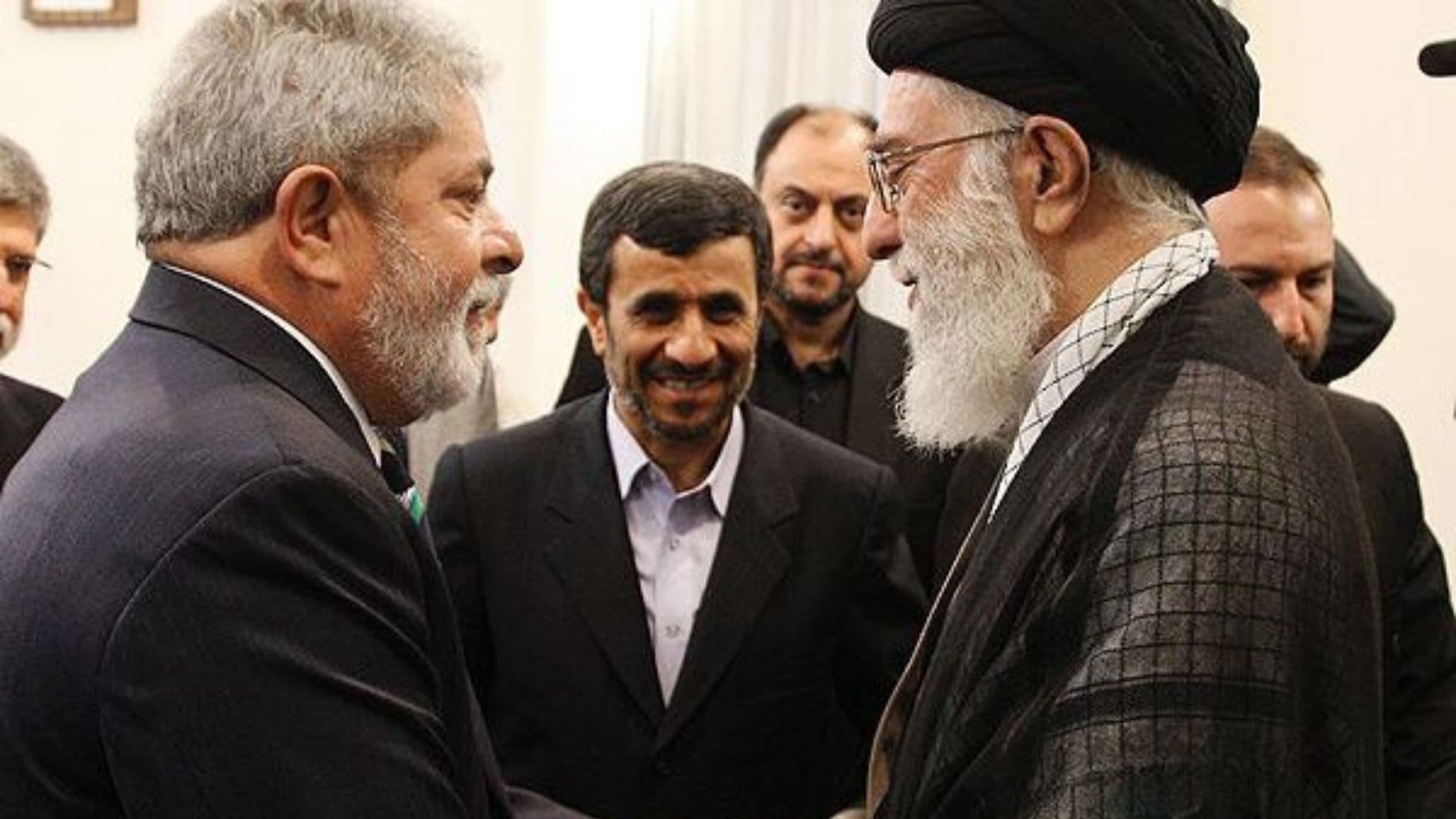 Lula durante encontro com o Aiatolá Ali Khamenei, o líder supremo do Irã.