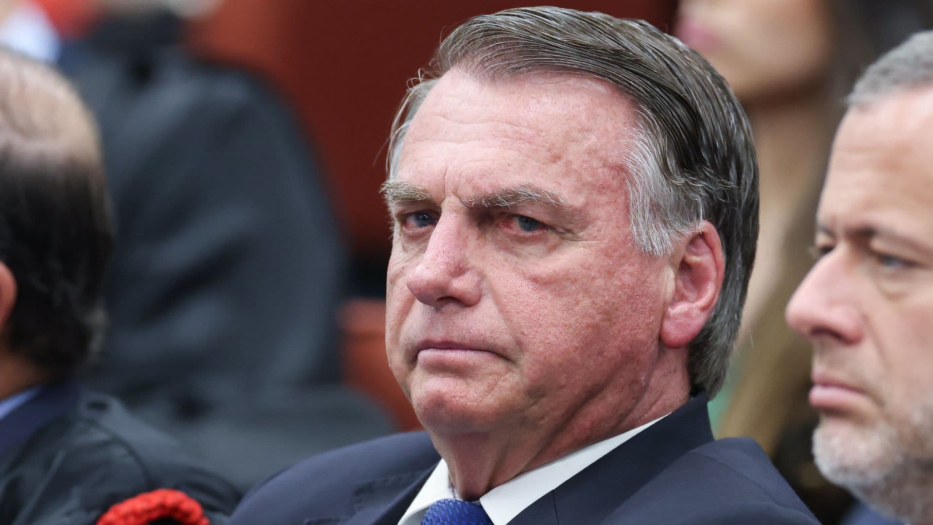 Bolsonaro. Folha de São Paulo afirma que presidente não vai ao primeiro dia do julgamento.