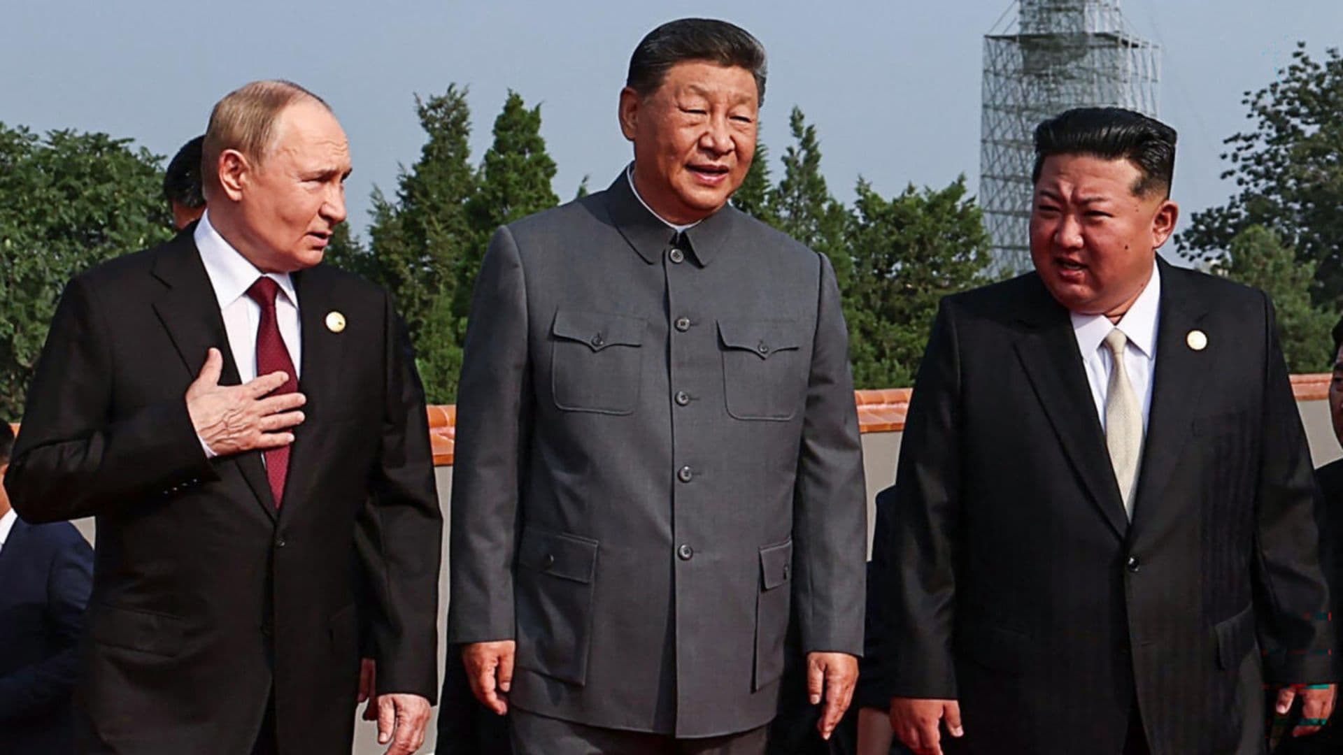 Xi Jinping, Putin e Kim Jong Un reunidos em desfile na China. Evento marcou os 80 anos da vitória sobre o Japão na Segunda Guerra Mundial e serve de alerta para o ocidente.
