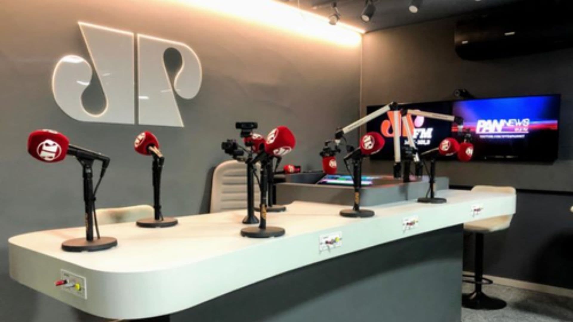 Sede da rádio jovem Pan, emissora pode ter concessão cassada pelo Ministério Público Federal.