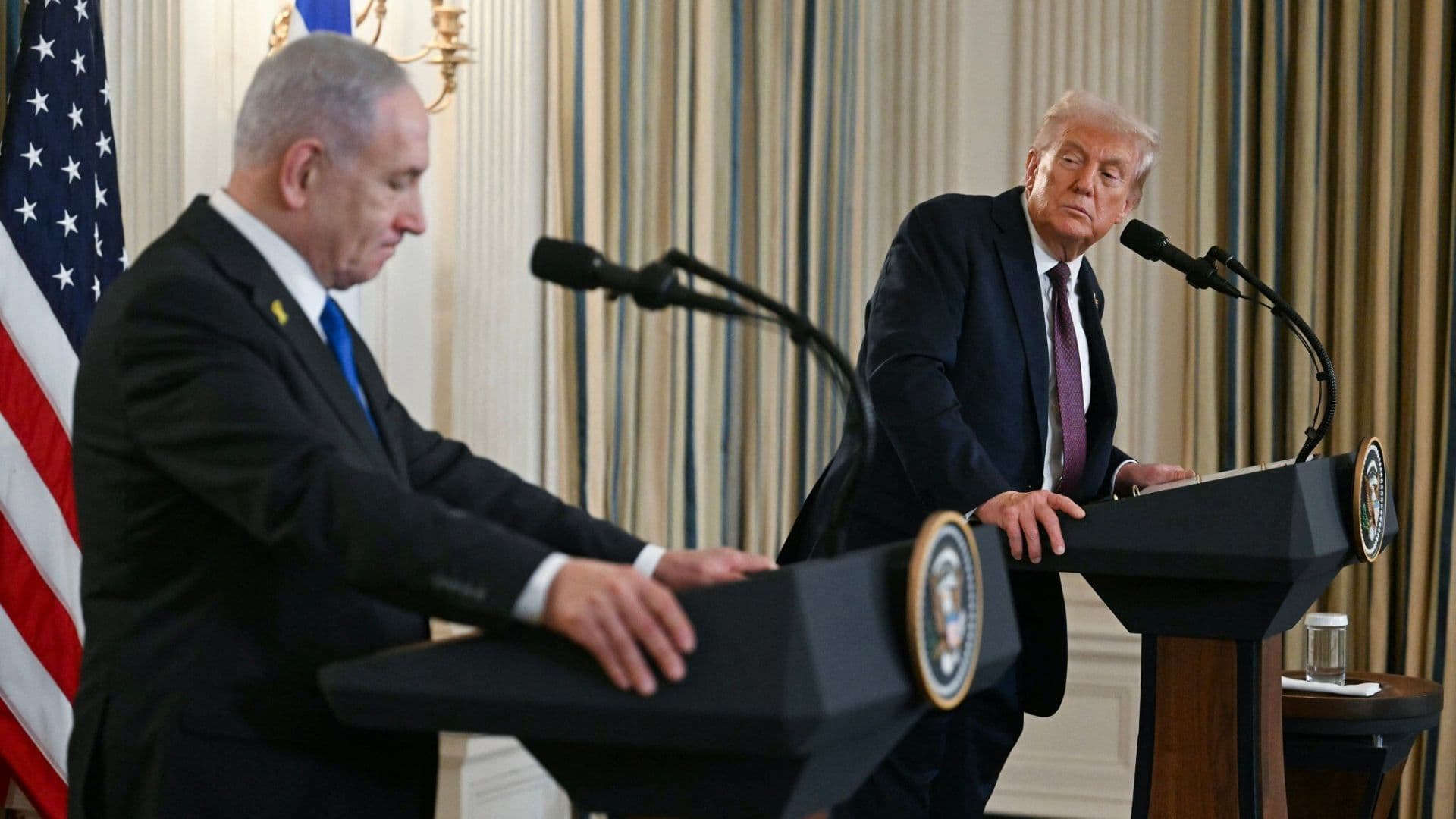 Netanyahu ao lado de Trump durante discurso na Casa Branca