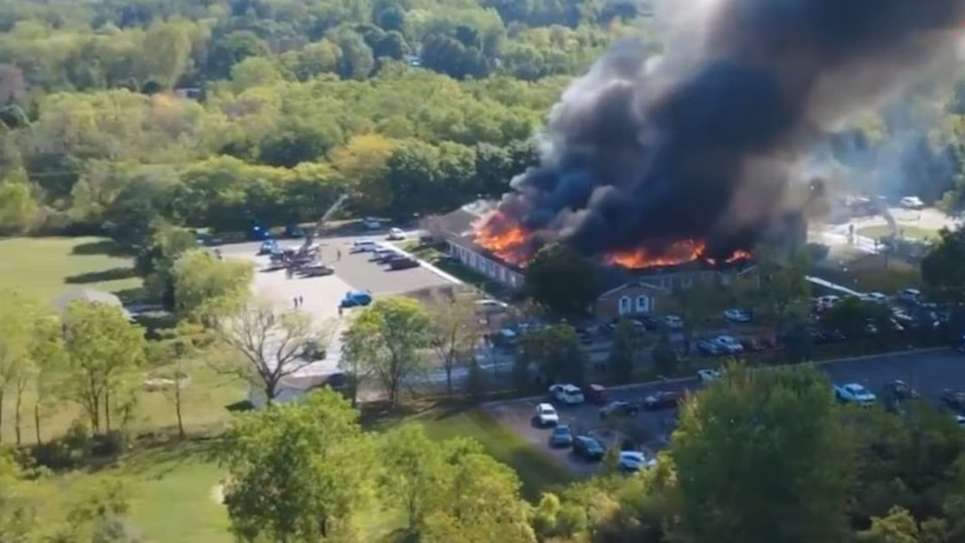 Imagem do incêndio na catedral Mórmom.