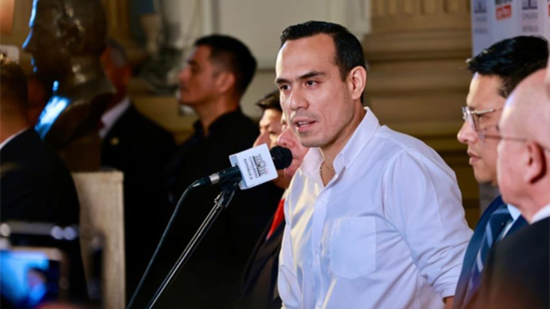 Presidente do Peru decretando estado de emergência.