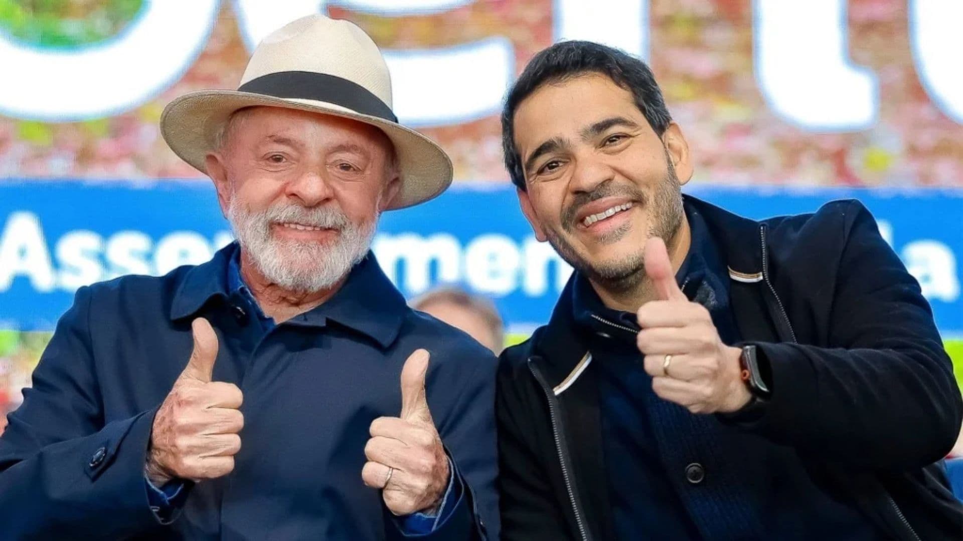 Lula ao lado de Jorge Messias, seu indicado para assumir o STF.
