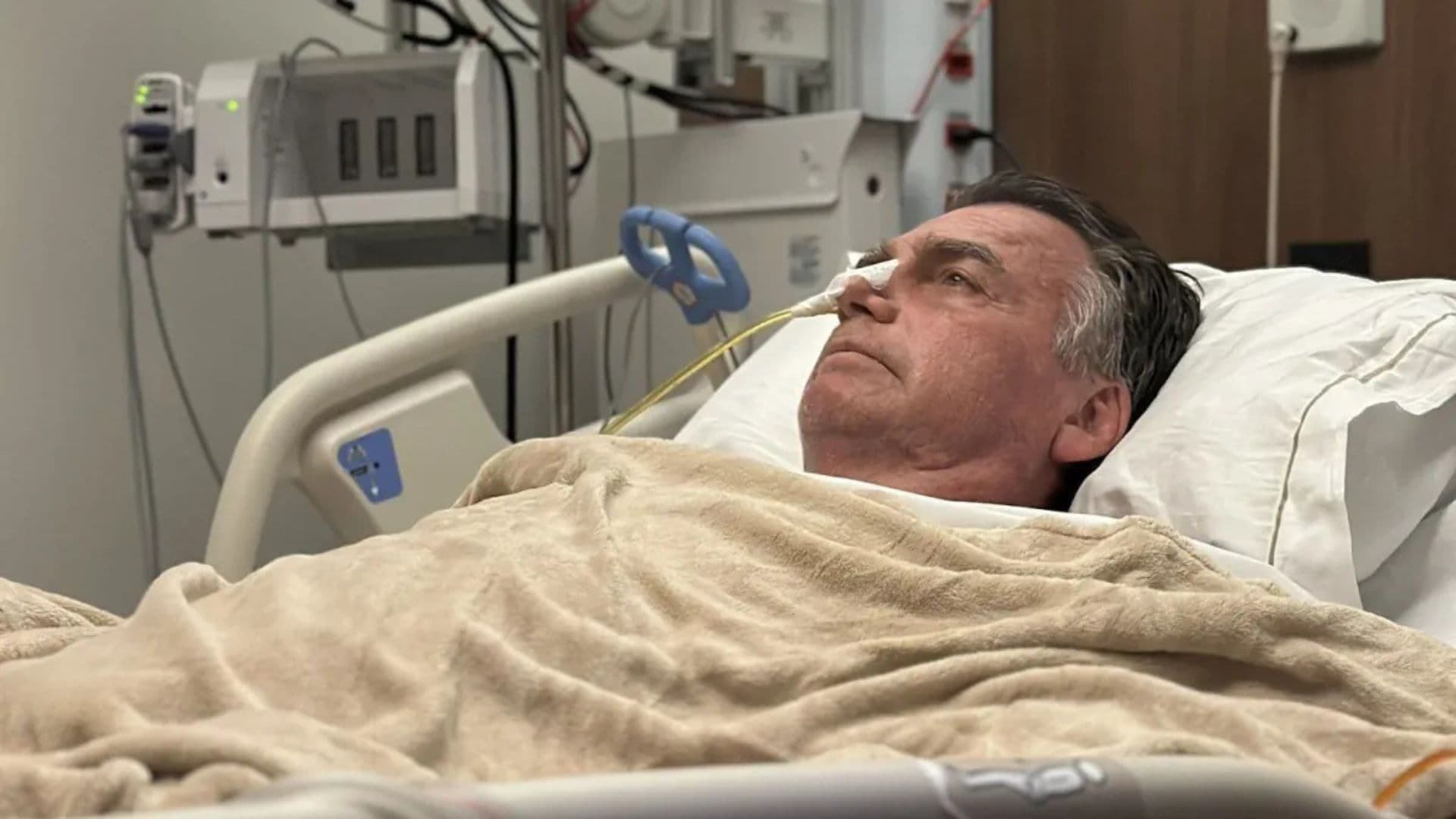 Bolsonaro durante oitava cirurgia após a facada