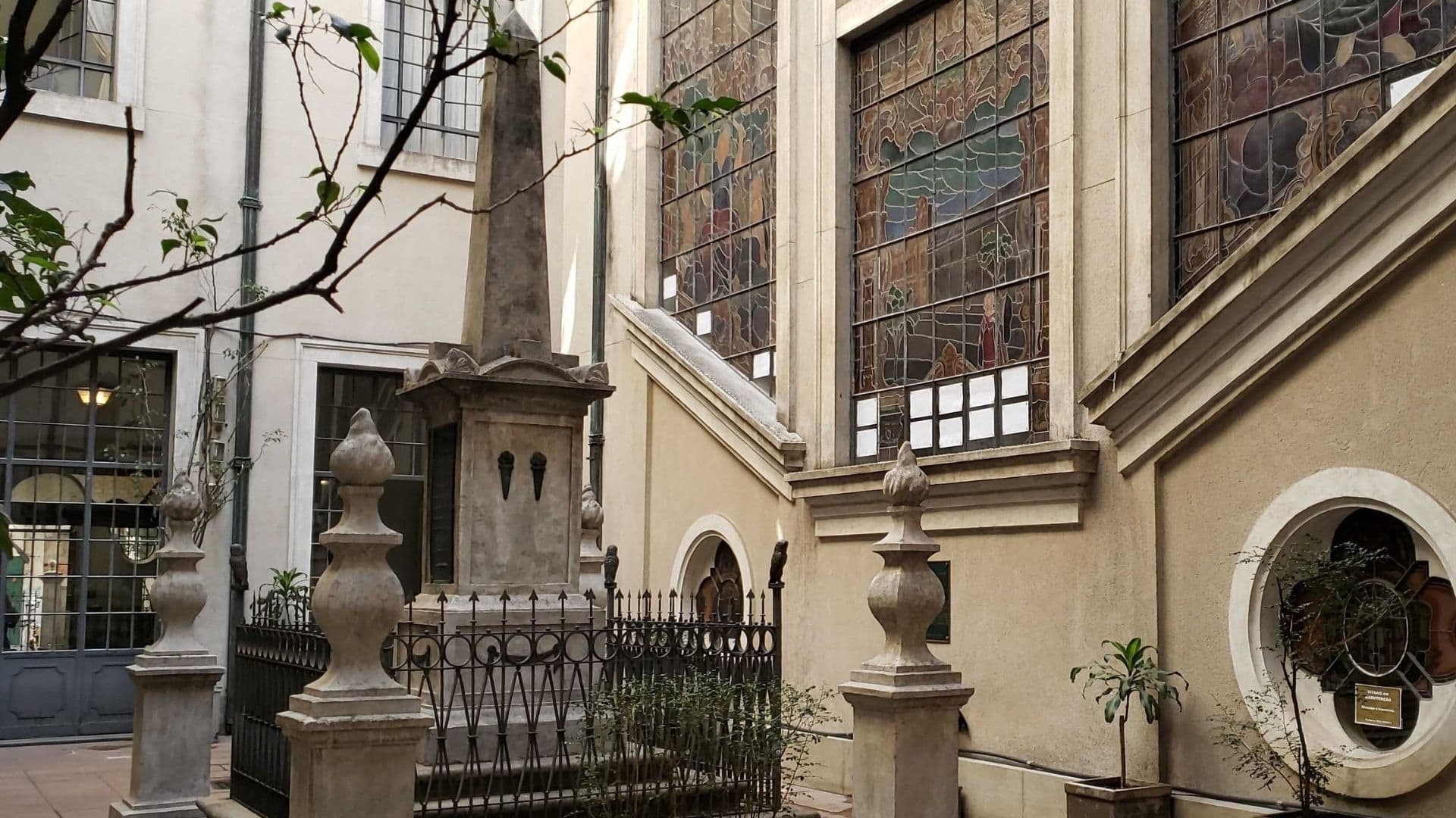 Túmulo de Johann Julius Gottfried Ludwig Frank, mais conhecido como Júlio Frank, fundador da Bucha paulista, enterrado no Largo São Francisco.