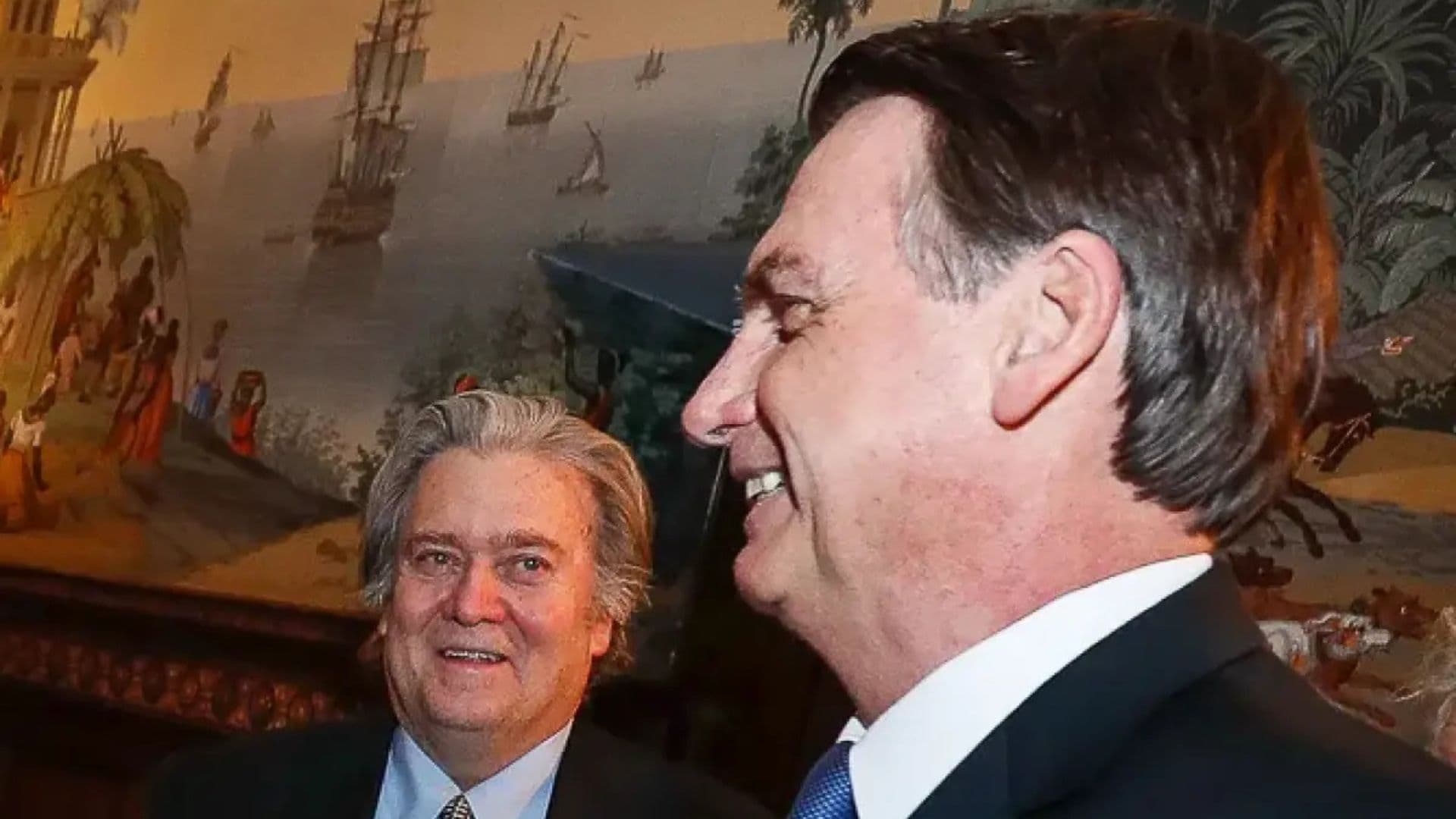 Bolsonaro e Steve Bannon, o acessor que conversou com Epstein sobre as eleições no Brasil