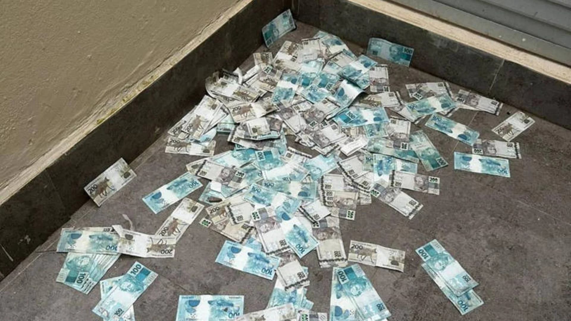 Dinheiro jogado pela Janela por investigado do Banco Master