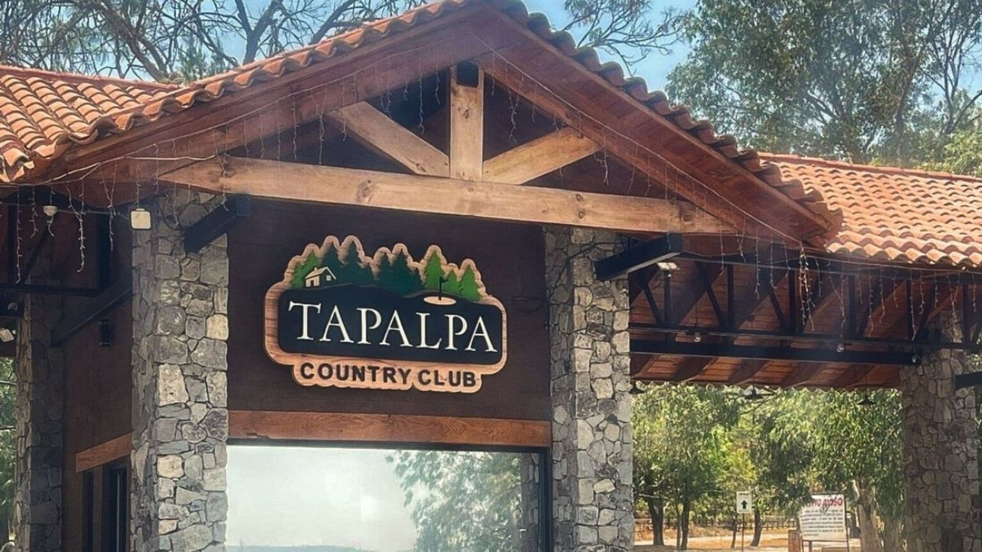 Entrada do condomínio em que morava El Mencho, veja como era a casa do traficante