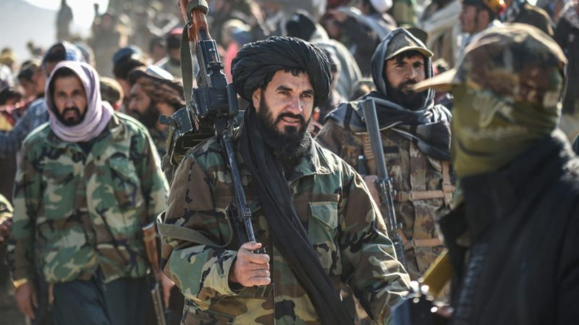 Militares paquistaneses e talibãs estão em guerra