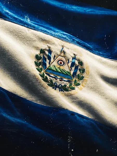 A História Política de El Salvador