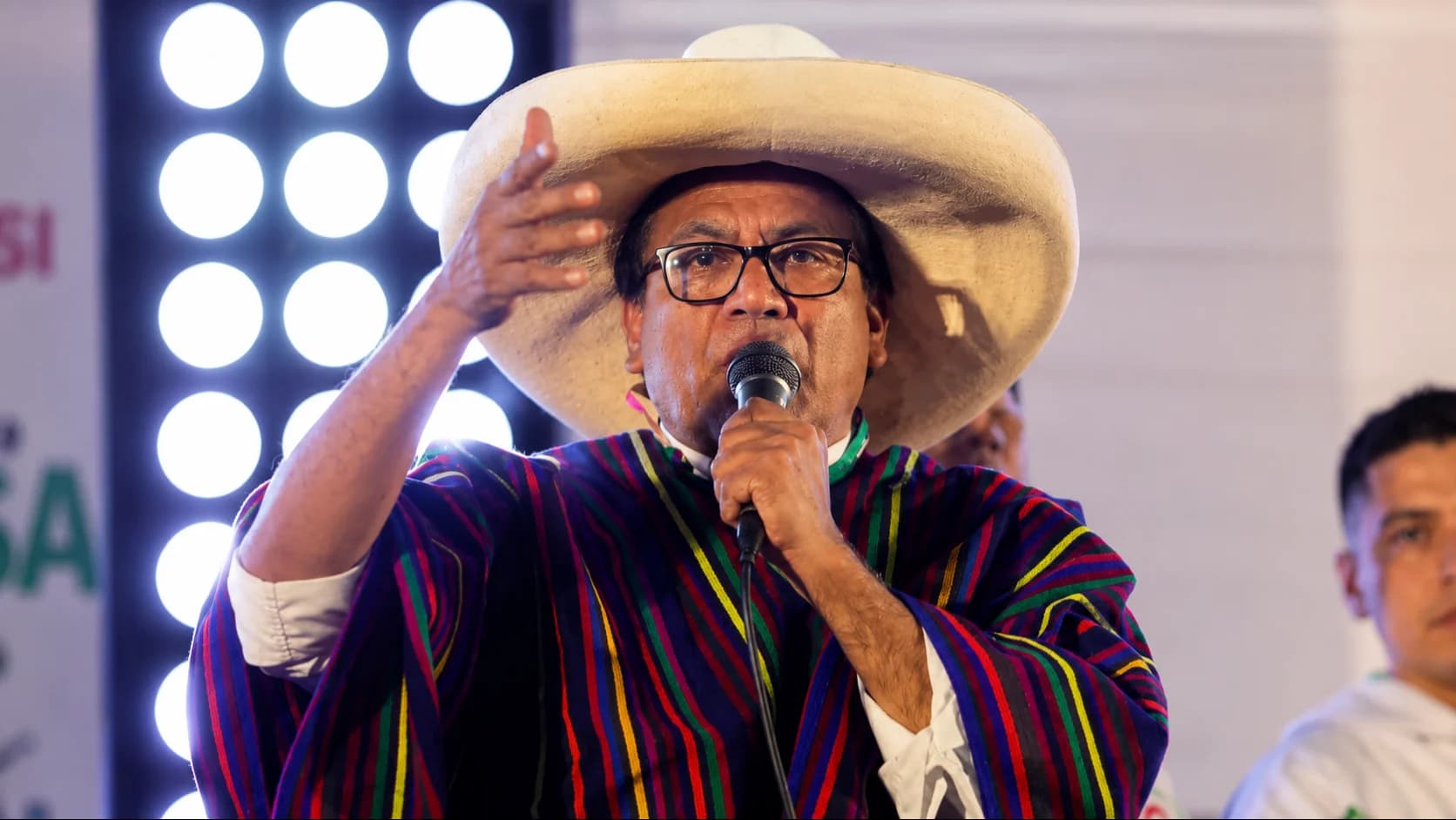 Candidato do Perú que quer anular votos no exterior
