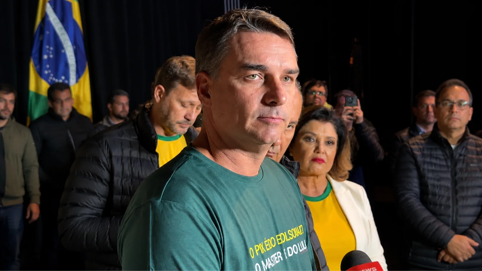 Flávio Bolsonaro deverá visitar Trump na semana que vem
