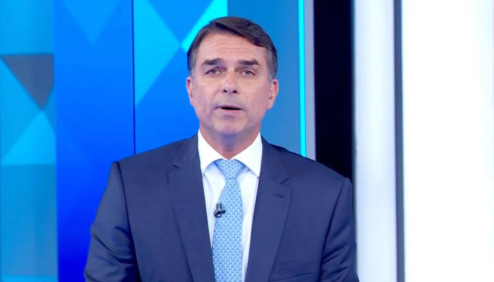 Candidato fala durante o debate da Globo