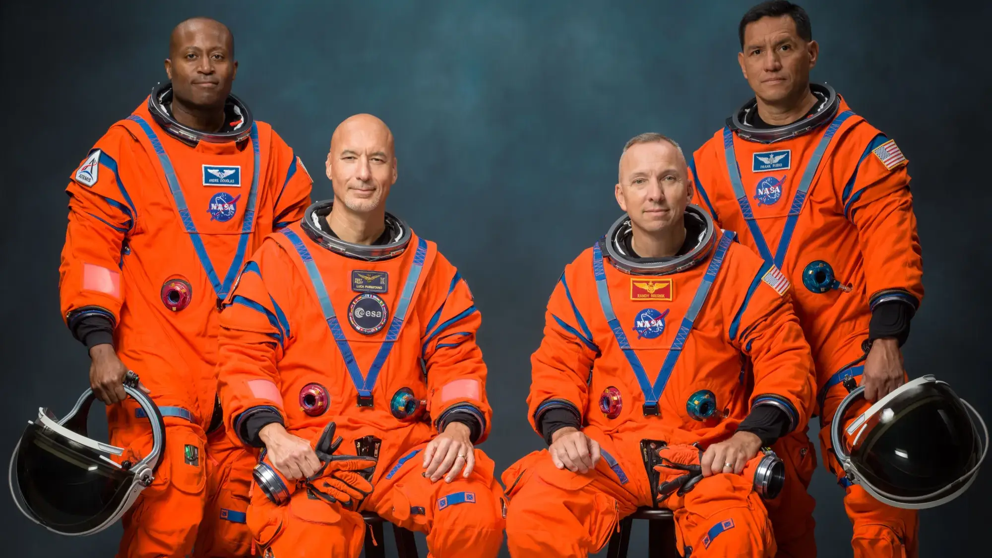 A equipe da Artemis III posa para um retrato oficial (da esquerda para a direita: Andre Douglas, Luca Parmitano, Randy Bresnik, Frank Rubio).