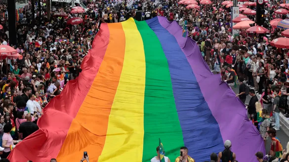 Jurista é contra crianças não poderem ir na parada gay