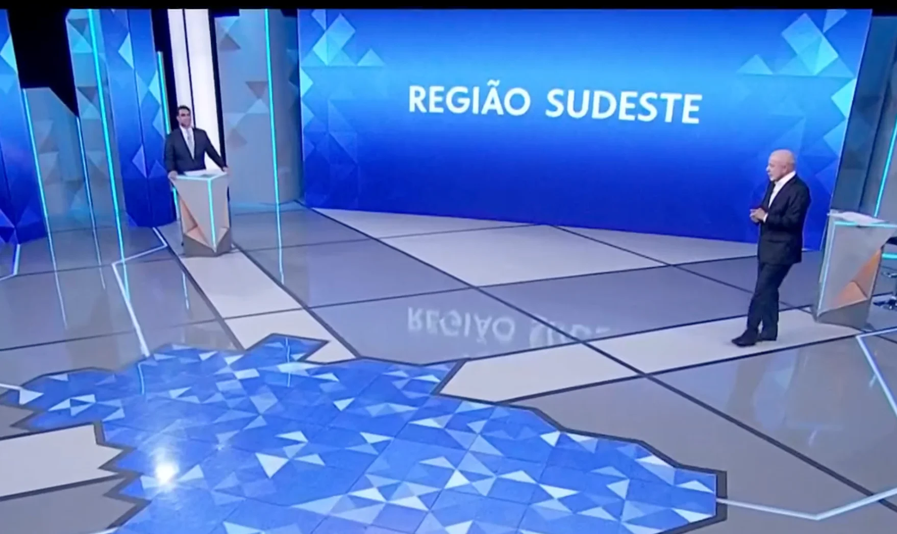 Estúdio do debate da Globo durante bloco sobre a Região Sudeste