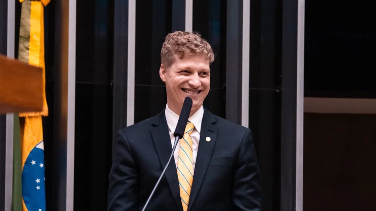 Marcel Van Hattem vence no senado