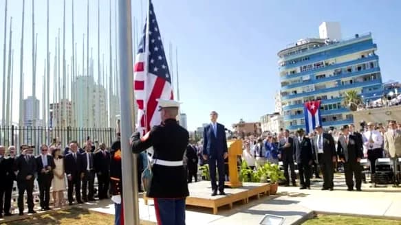 Hasteamento da bandeira americana em Cuba